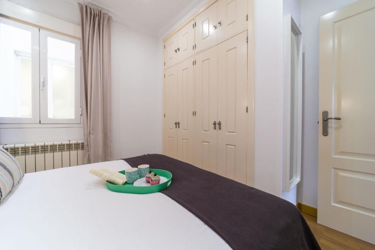 Apartamentos Gran Via Madrid Exteriör bild