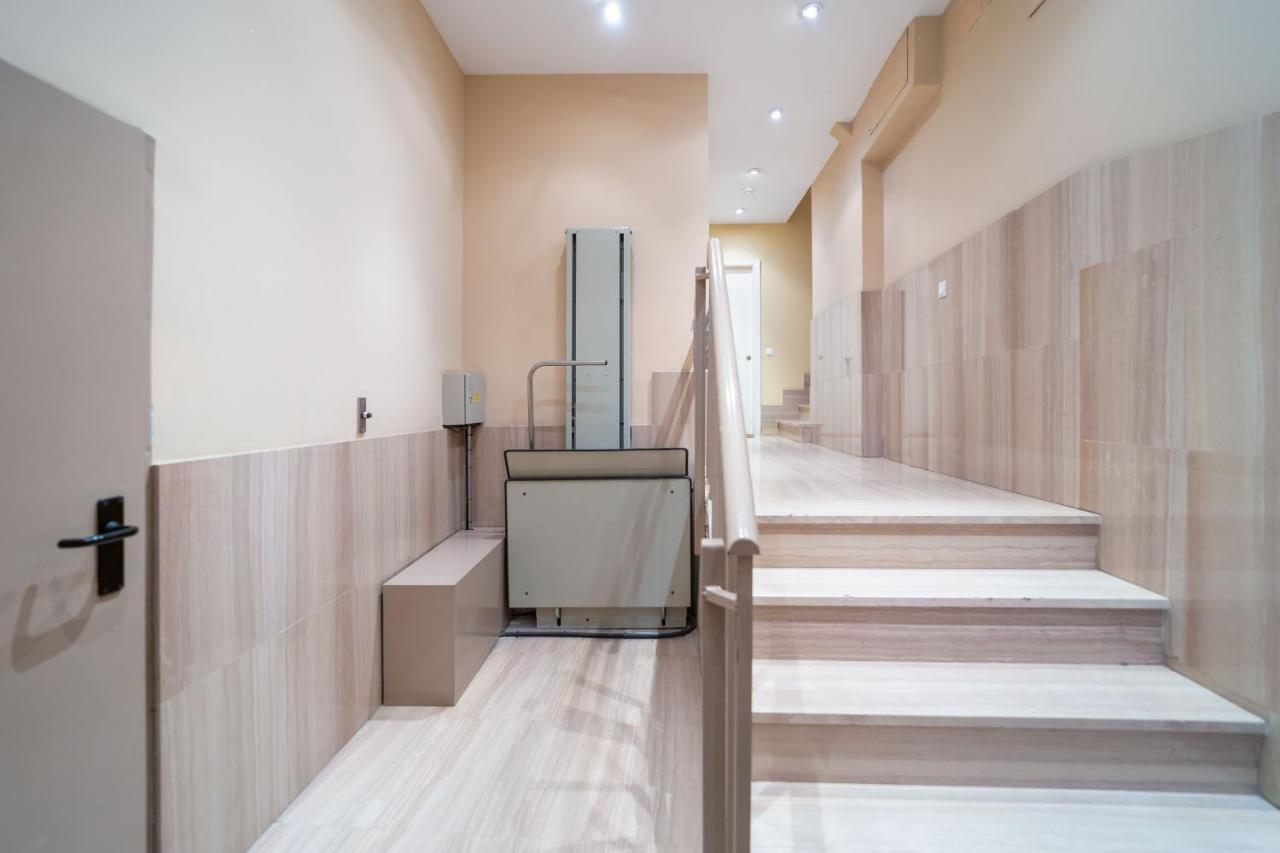 Apartamentos Gran Via Madrid Exteriör bild