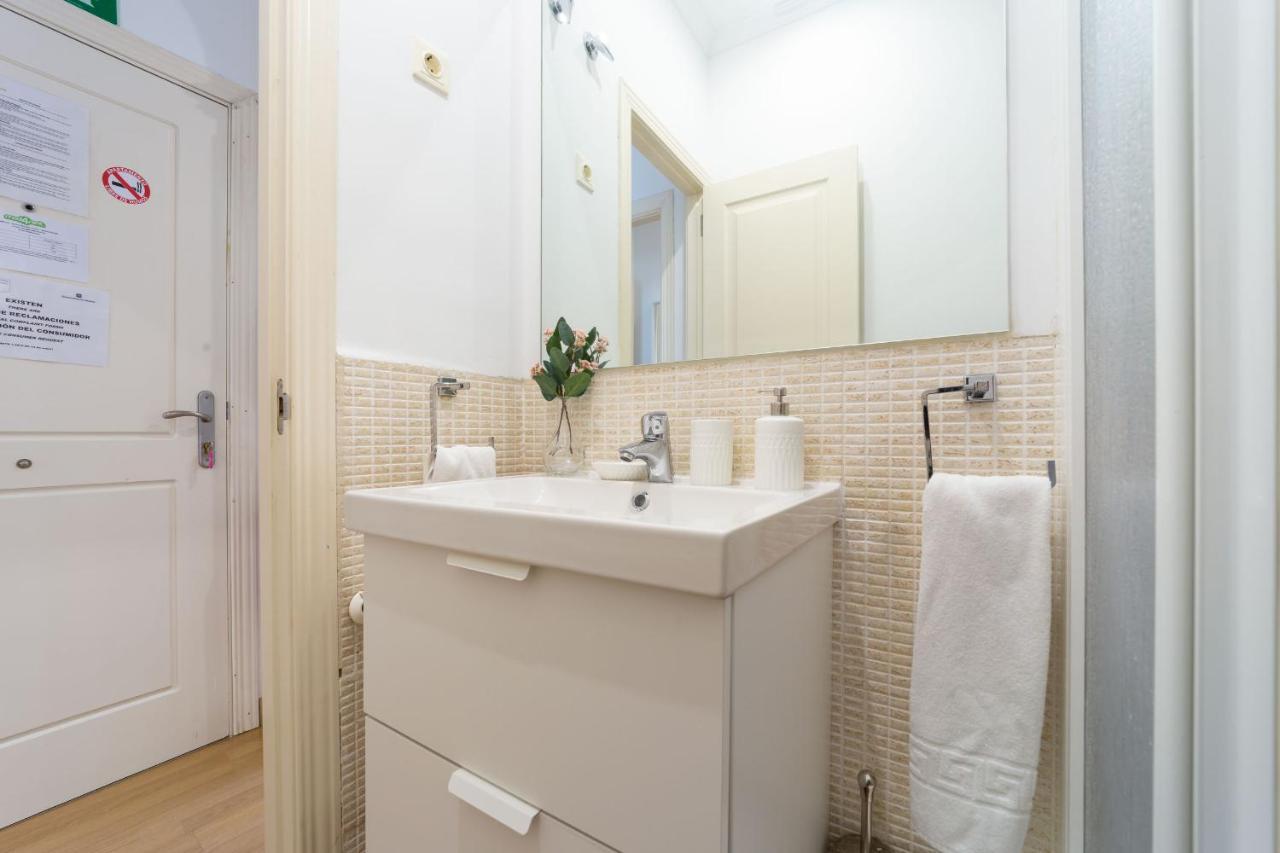 Apartamentos Gran Via Madrid Exteriör bild