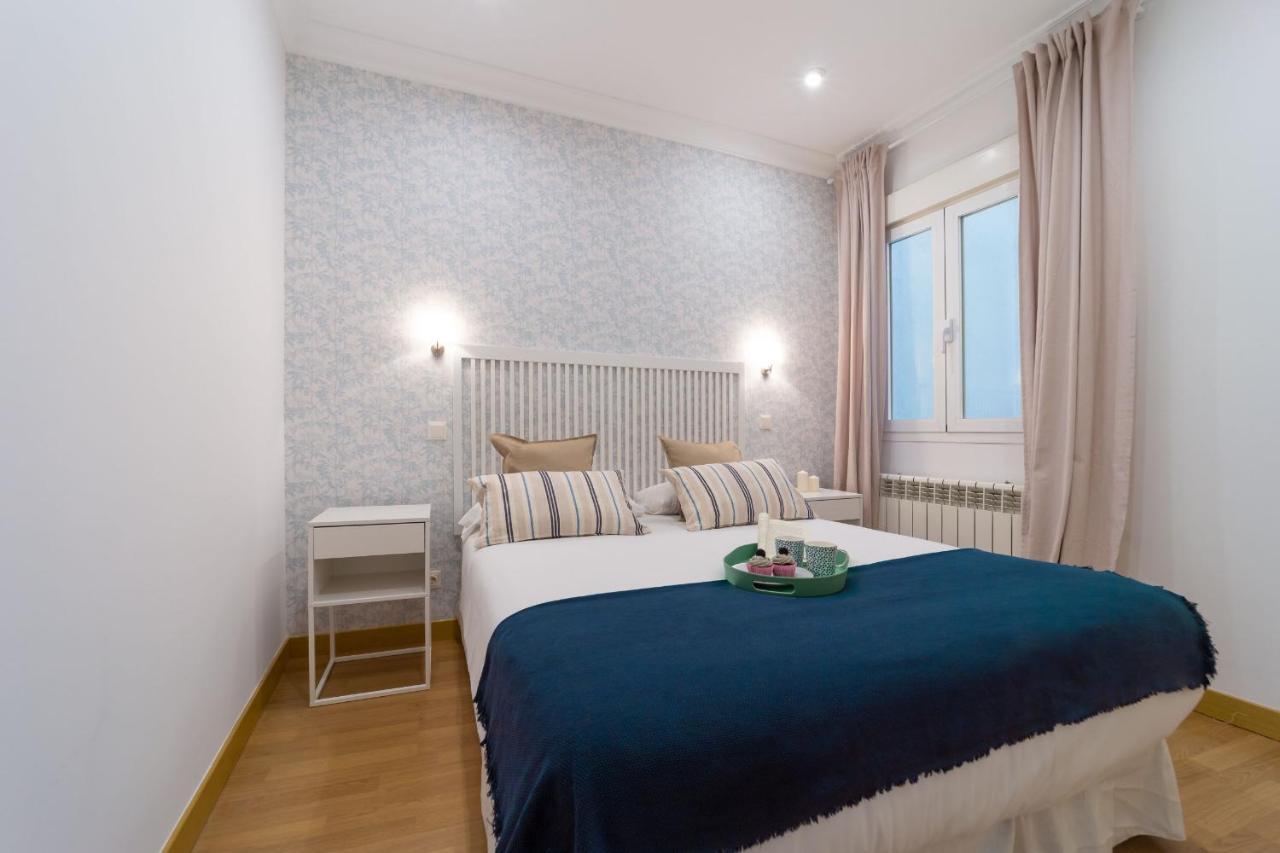 Apartamentos Gran Via Madrid Exteriör bild
