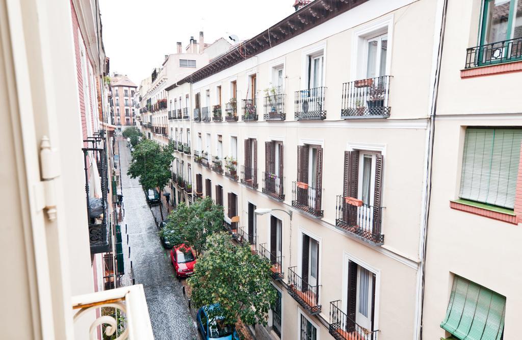 Apartamentos Gran Via Madrid Exteriör bild