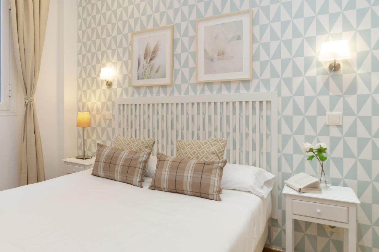 Apartamentos Gran Via Madrid Exteriör bild