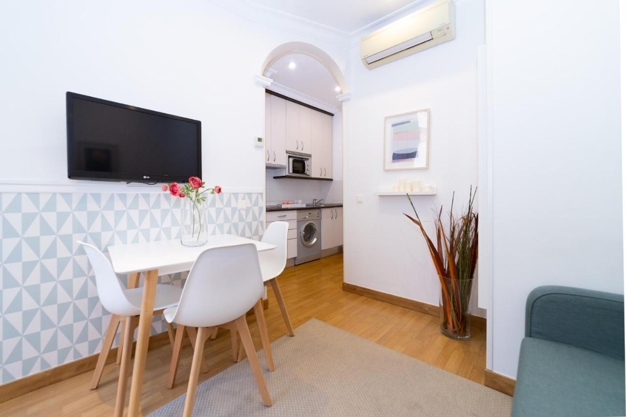 Apartamentos Gran Via Madrid Exteriör bild