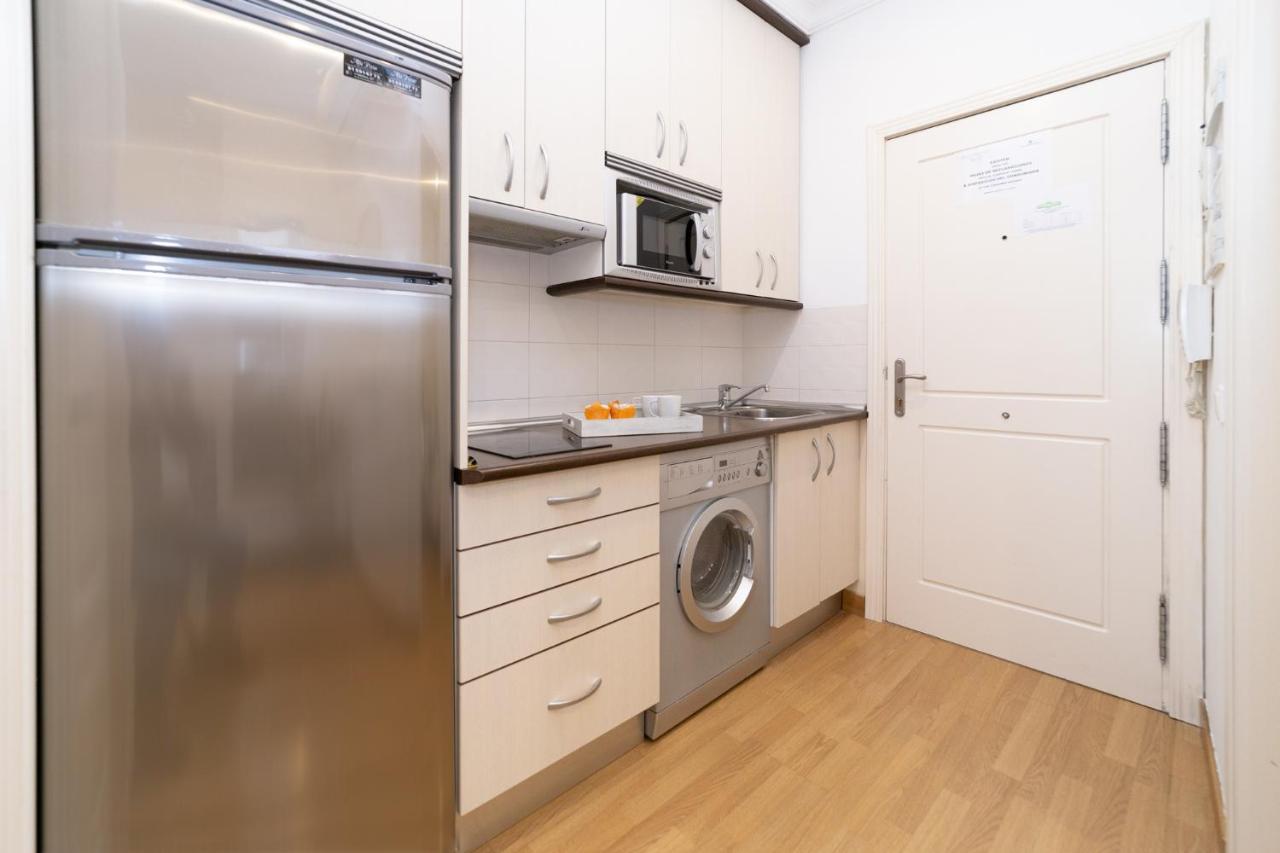 Apartamentos Gran Via Madrid Exteriör bild