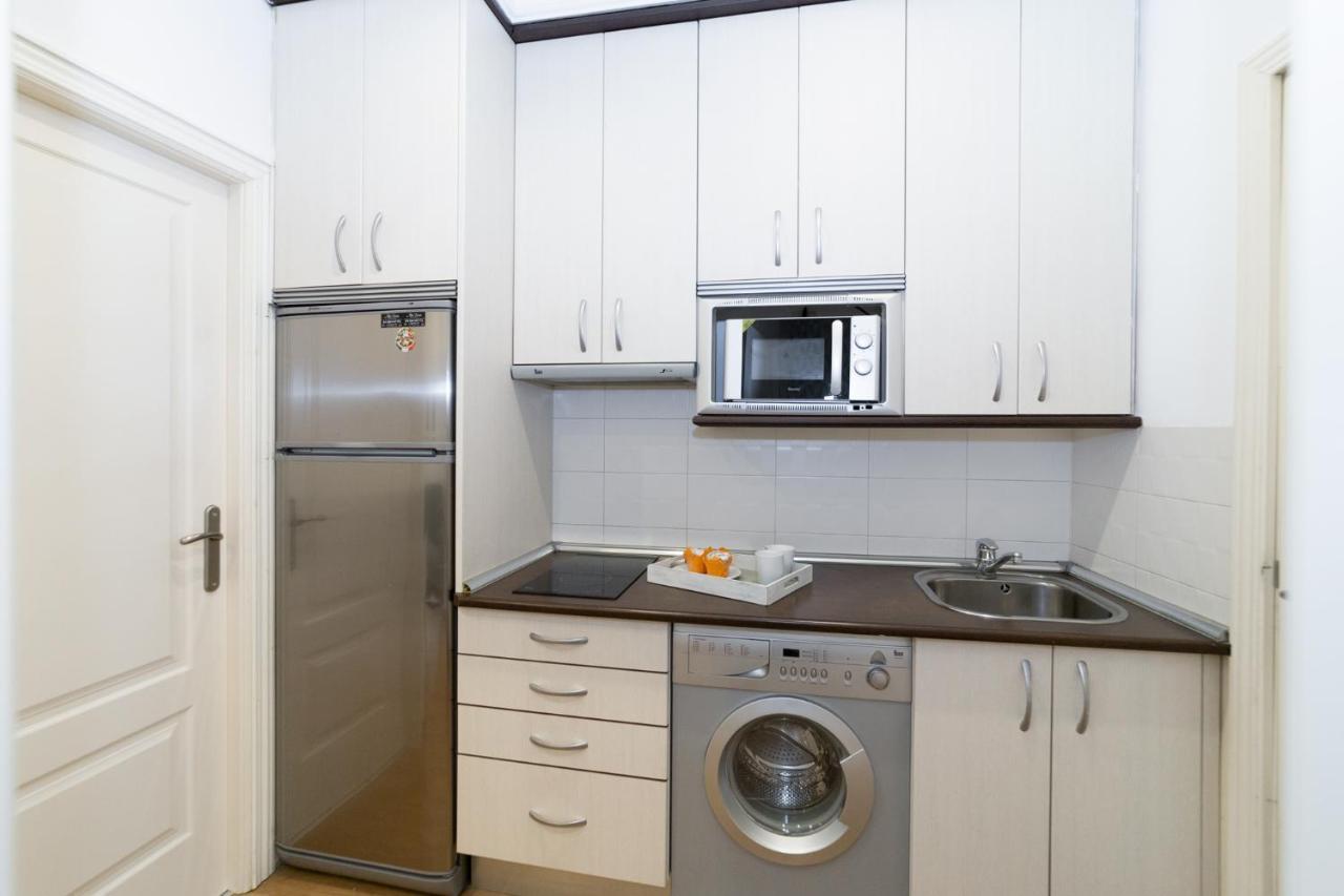 Apartamentos Gran Via Madrid Exteriör bild