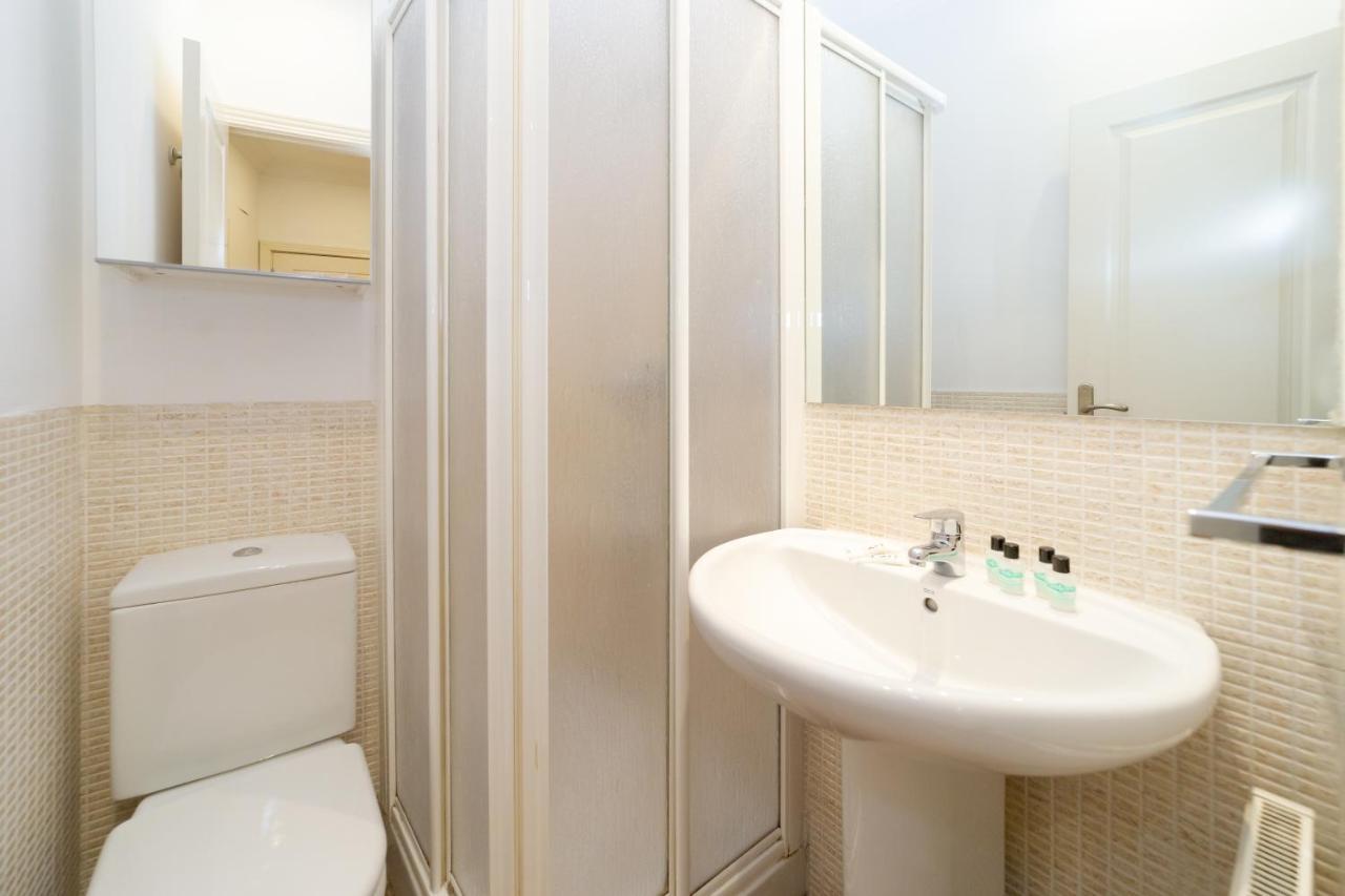 Apartamentos Gran Via Madrid Exteriör bild
