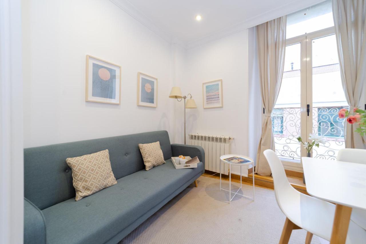 Apartamentos Gran Via Madrid Exteriör bild
