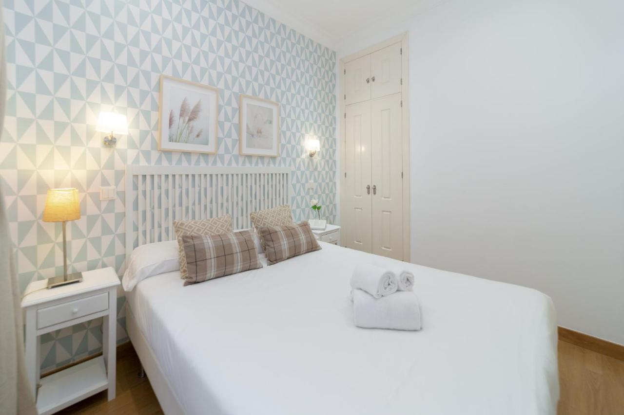 Apartamentos Gran Via Madrid Exteriör bild
